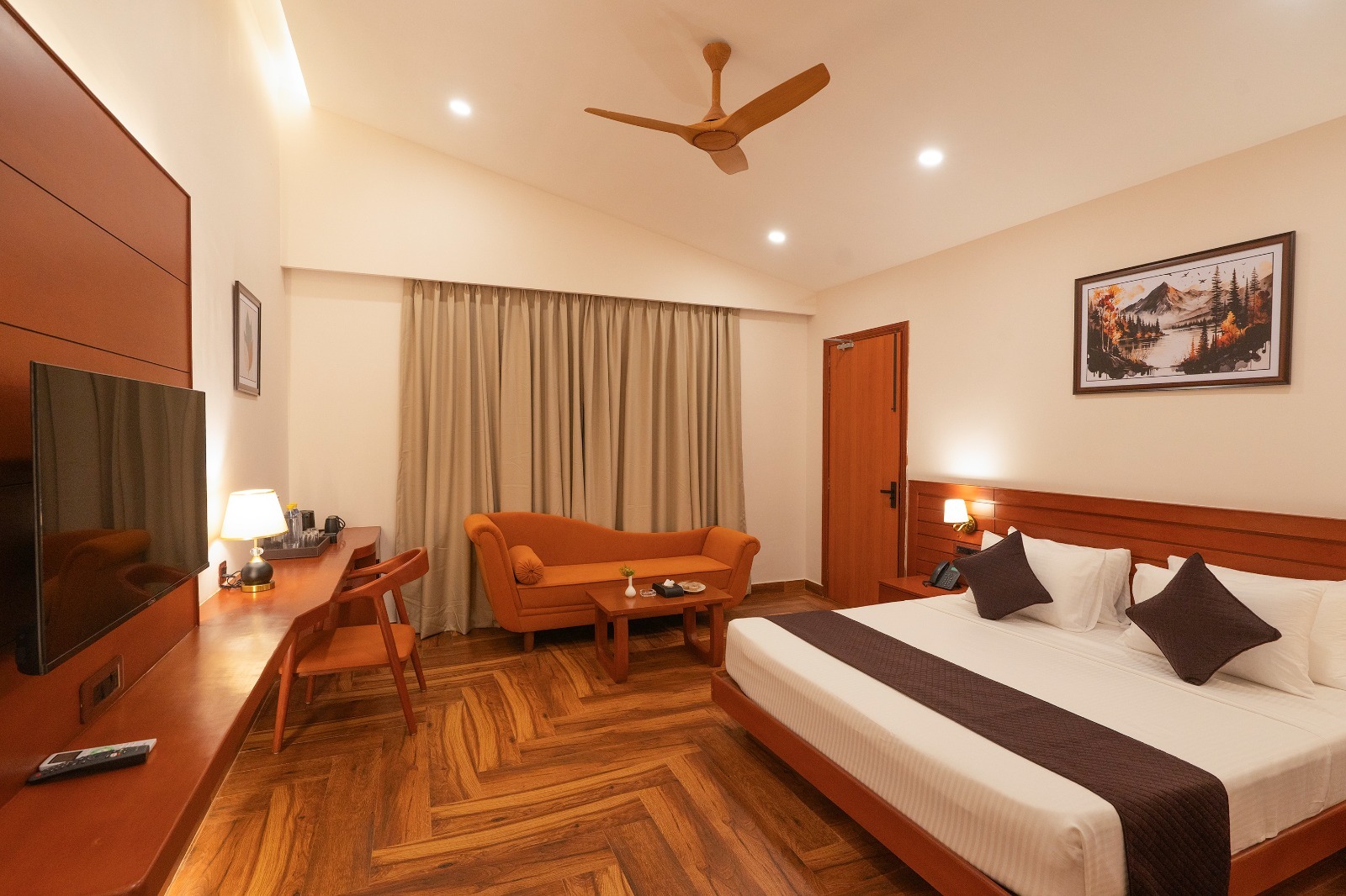 Premium Room (Garden View + Jacuzzi) : Elephant Empire - Hotel Block Image 3