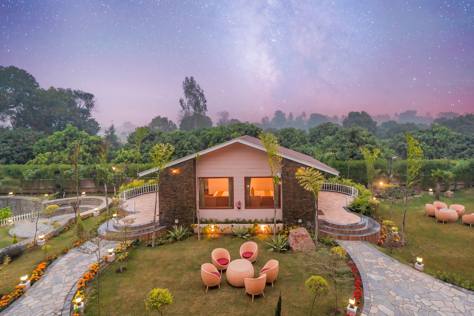 Garden view Cottage: Kingfisher Prime - A2 shape cottage Image 3