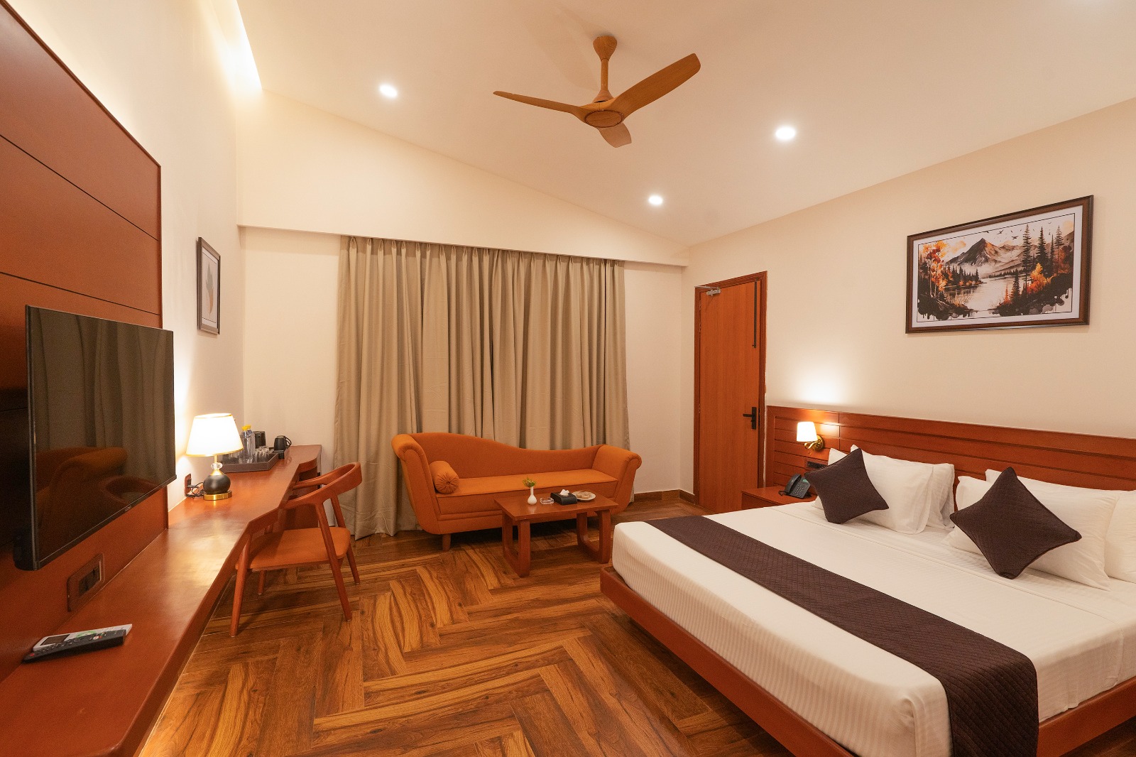 Executive Room (Forest View) : Peacock Prime - A shape Image 1